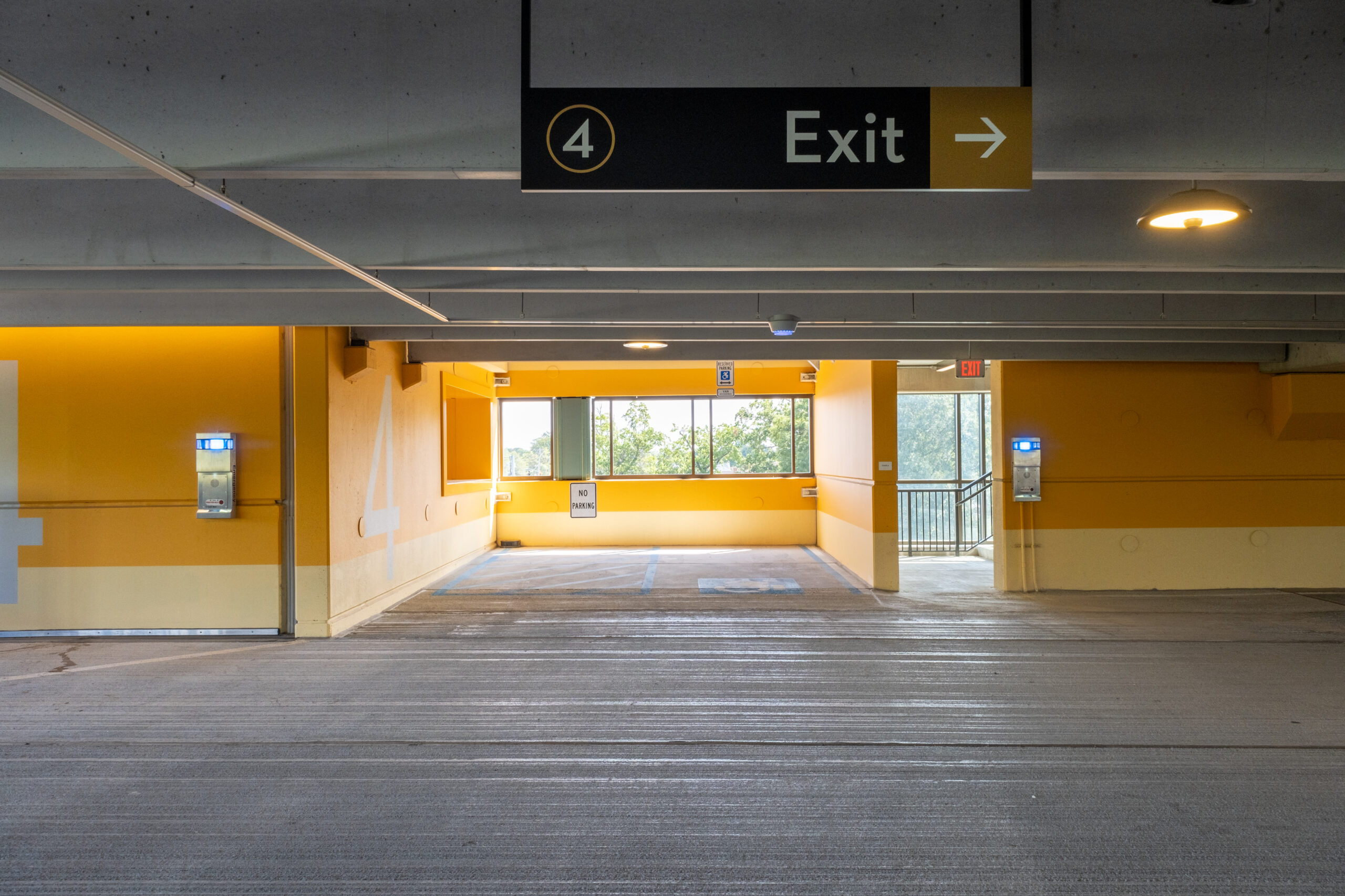 18_001688_00_Interior level