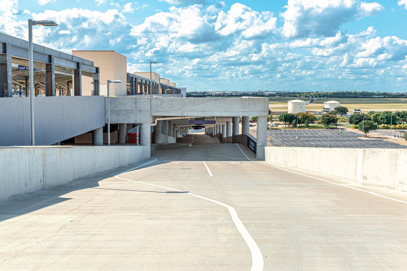 abia-ramp Ramp along the side of the parking structure connecting all levels