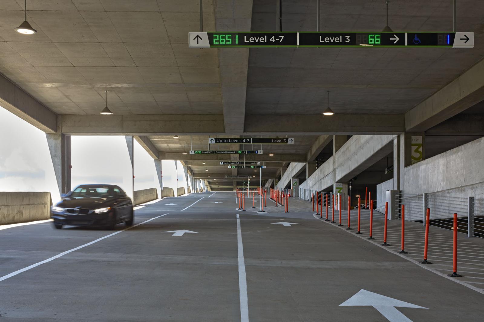 atl-ramp-apgs Express ramp connecting all floors of the ATL West Deck with space-available indicators above the access to each floor